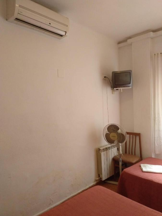 Pension Miraflores Сарагоса Экстерьер фото
